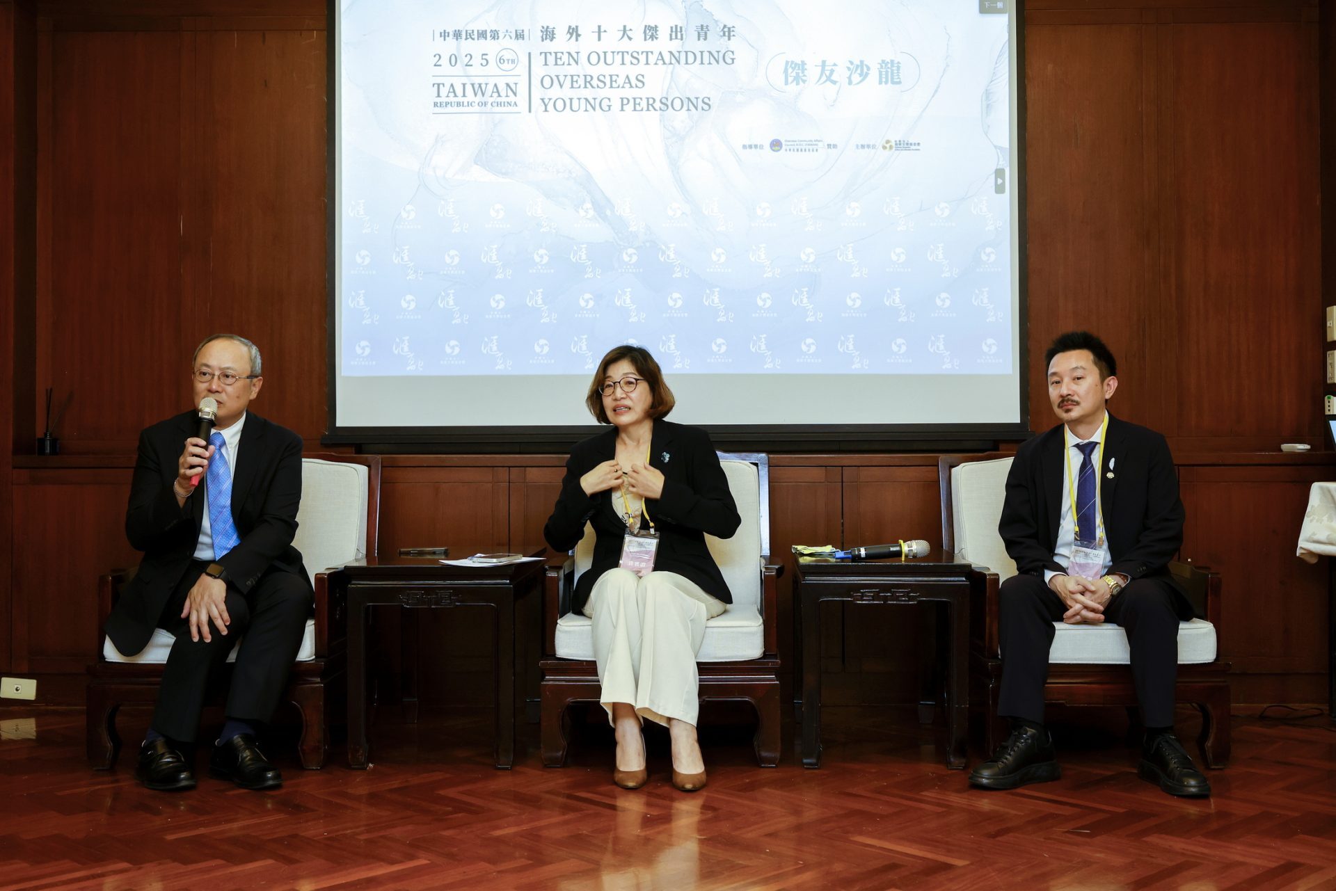 傑友沙龍現場對談，交流海外經驗與觀察。